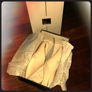 NWT  DOLCE VITA    Never Worn!  Ivory Leather